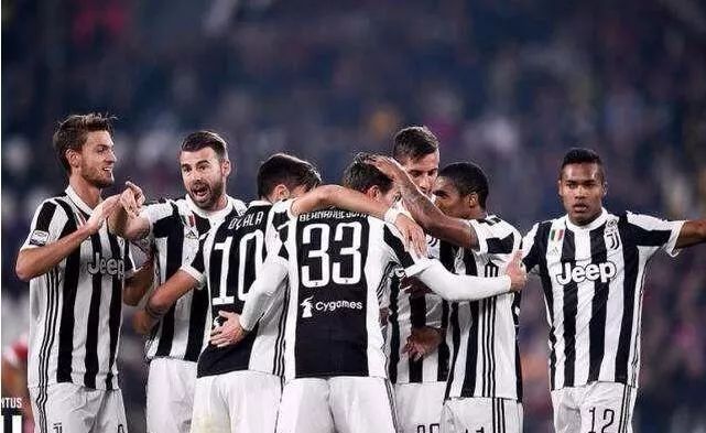 球员冲进场内袭击裁判 渝超联赛通报禁赛5年