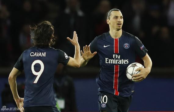 选手与果盘妹亲密接触被拍！网友称其对不起谈了8年的女友！其回应被女友绿了2次！