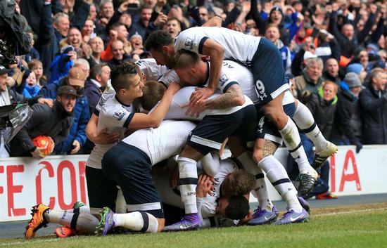 组图：NBA快船狂胜国王 尼德豪泽火爆扣篮震惊全场