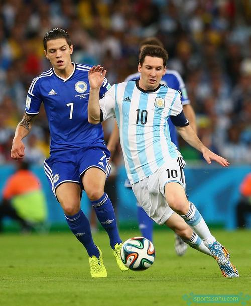 [NBA]手感火热！鲍尔单脚三分应声入网